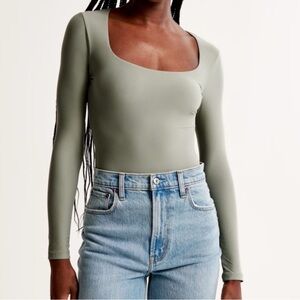 Women’s Soft Matte Seamless Top in Sage Green